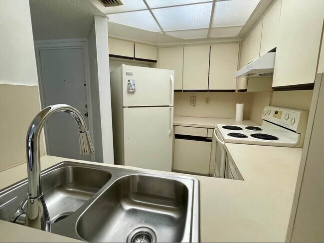 Foto del edificio - 8305 SW 152nd Ave