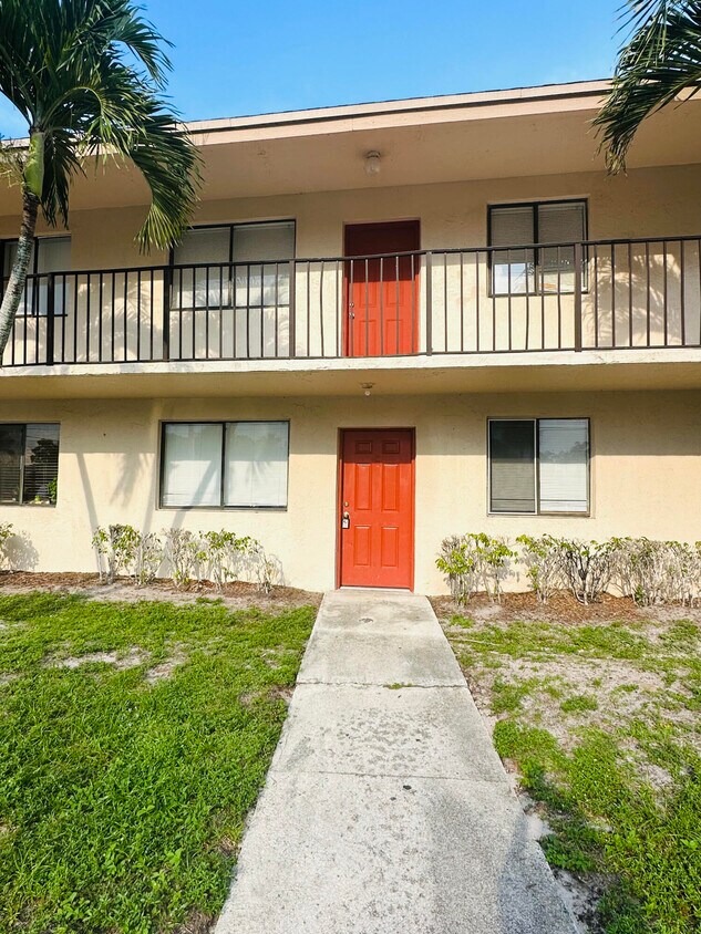 Primary Photo - 100 Nottingham Cir