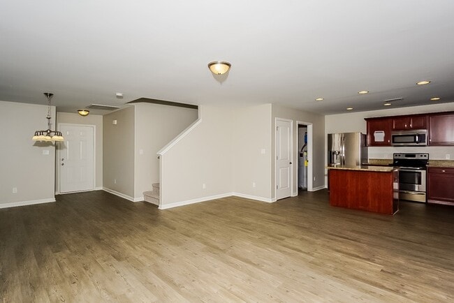 Building Photo - Captivating 3-Bedroom