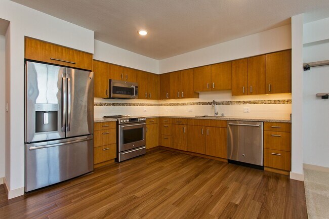 Building Photo - Available May 1st, One Bedroom One Bath Condo in Kakaako