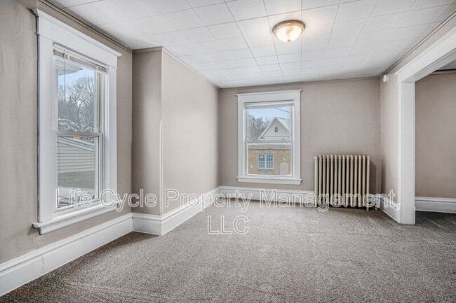 Building Photo - 247 Sweet St NE