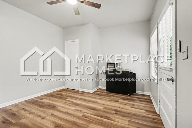 Building Photo - 876 Custer St