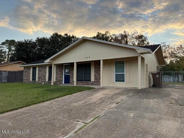 Foto del edificio - 320 Springdale Cir