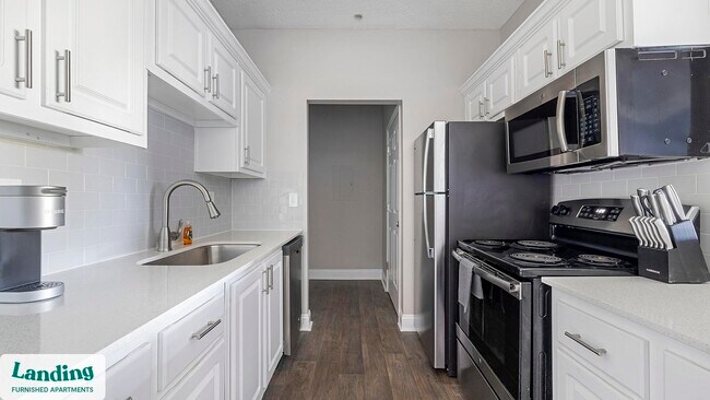 Foto del edificio - 100 Crossing Blvd