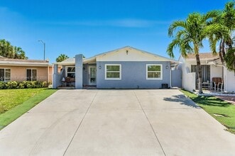Building Photo - 2322 SW 106th Ct