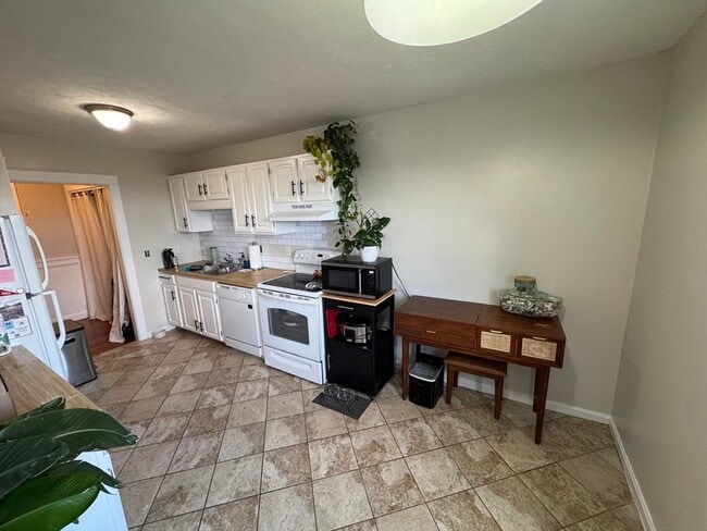 Building Photo - 21 Middlesex Ave