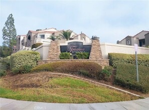 Building Photo - 1015 La Terraza Cir