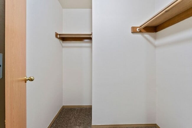 Foto del edificio - Now Leasing at Jonathan’s Place – Modern C...