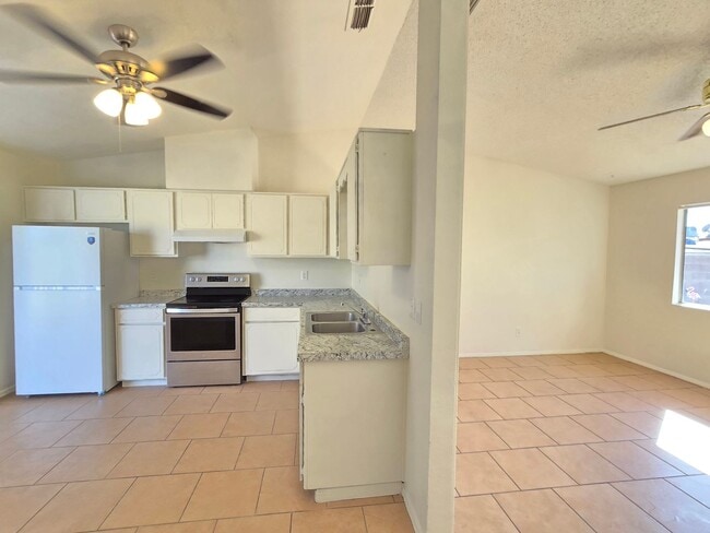 Building Photo - 2 Bed 1 Bath Spacious Apartment in Mesa