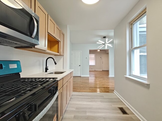 Building Photo - 312 N 59th St