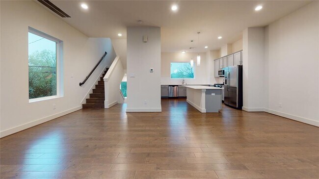 Building Photo - 4803 Martin Oaks Ln