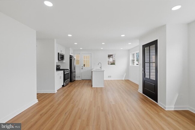 Building Photo - 1545 11th St S