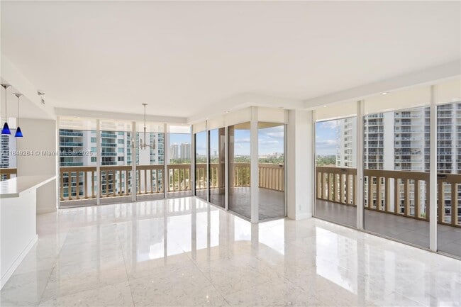 Building Photo - 19355 Turnberry Way