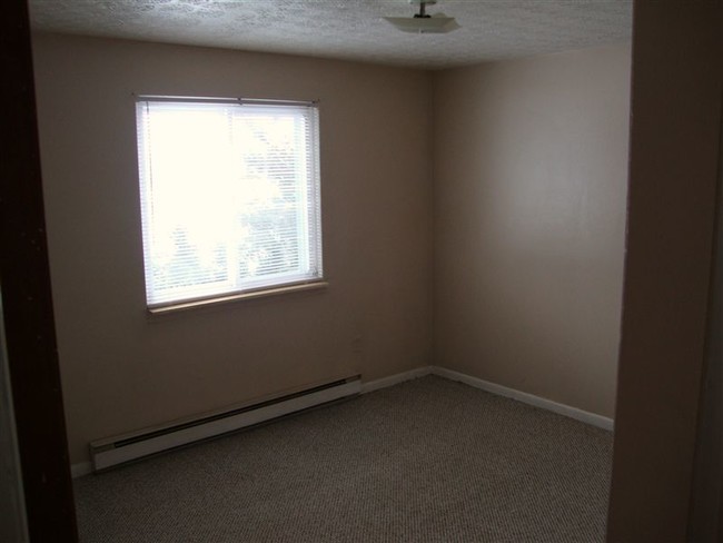 Building Photo - 12980 Gera Rd