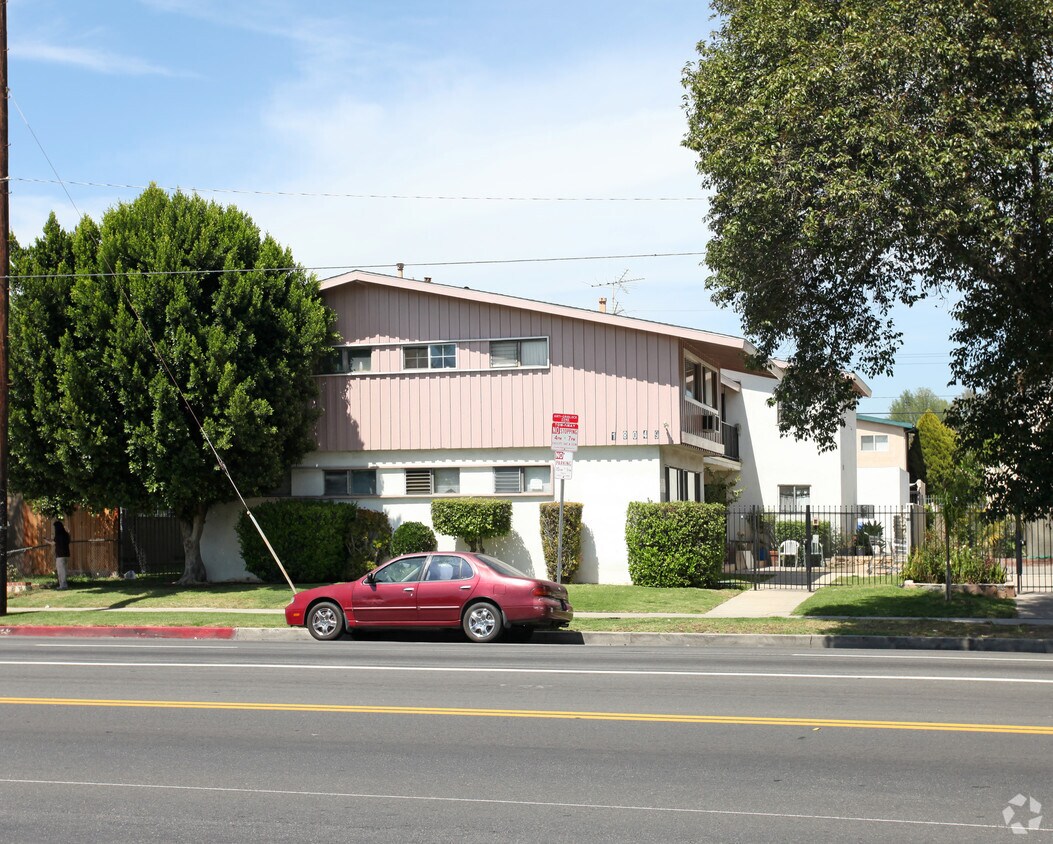 Primary Photo - 18049 Roscoe Blvd