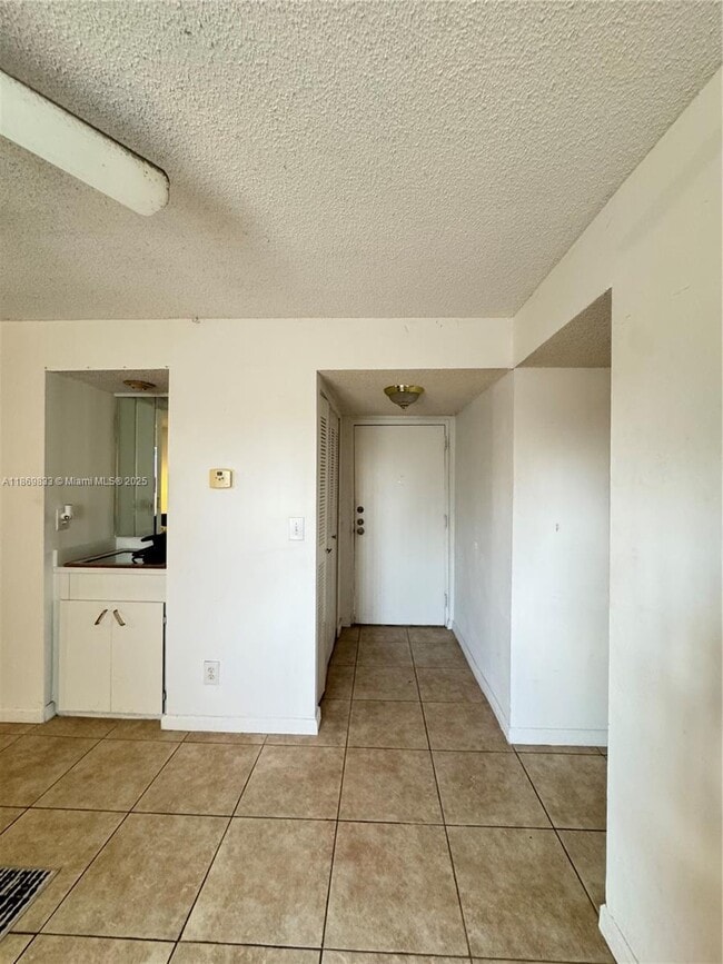 Building Photo - 3410 Foxcroft Rd