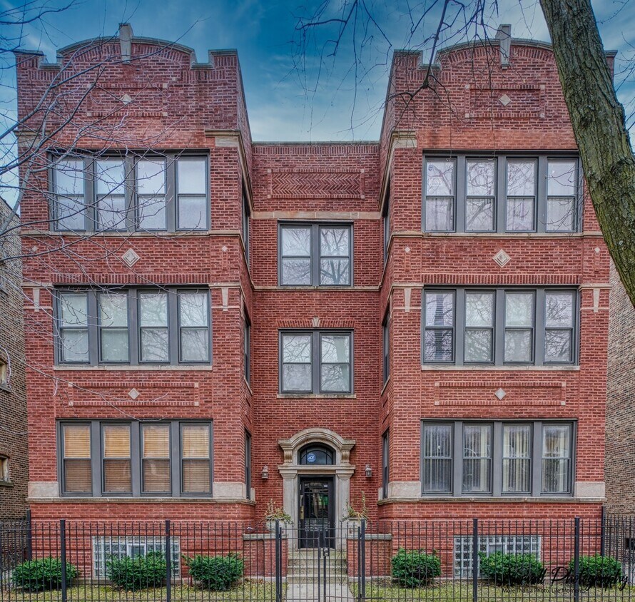 Primary Photo - 6743 S Cornell Ave