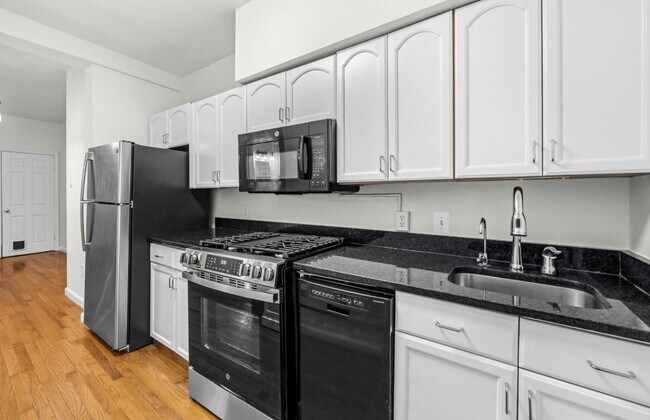 Building Photo - 1504 Gales St NE