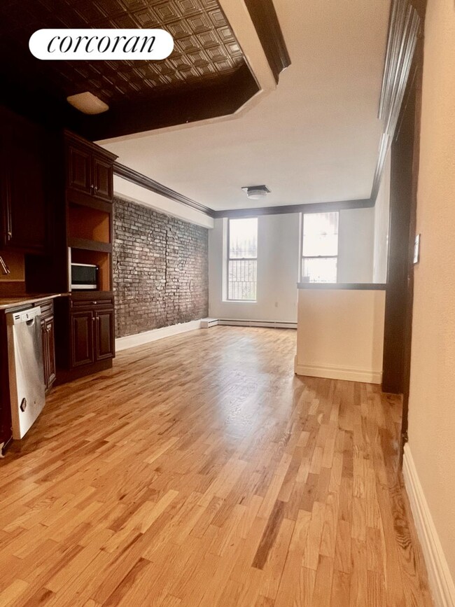 Building Photo - 309 E 105th St