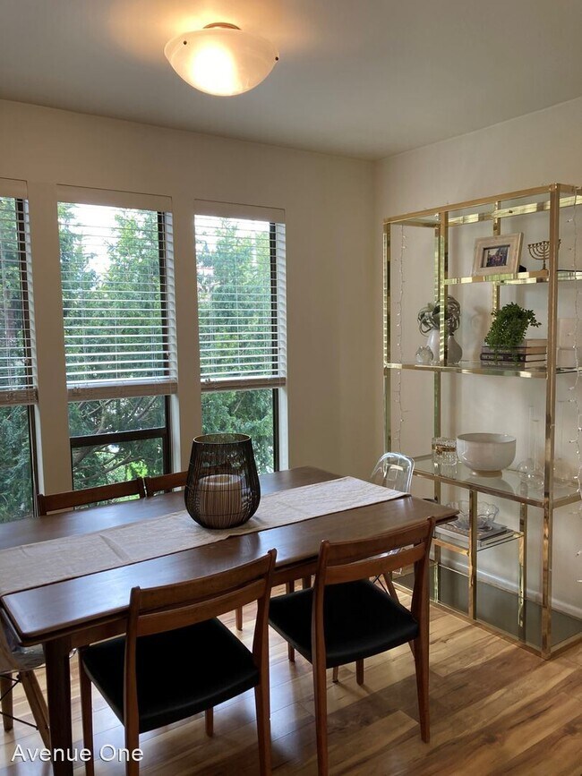 Foto del edificio - 1 br, 1 bath House - 2633 Franklin Ave E #201