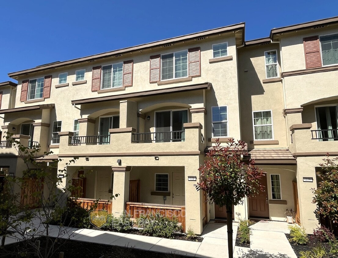 221 Laurel Knoll Dr, Martinez, CA 94553 Room for Rent in Martinez, CA