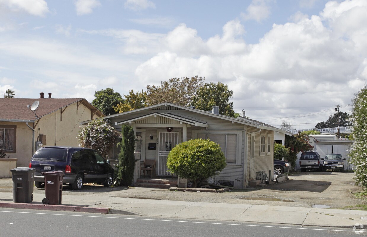 Foto principal - 582-586 A St