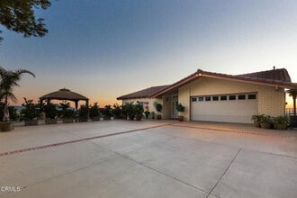 Building Photo - 1234 E Tujunga Ave