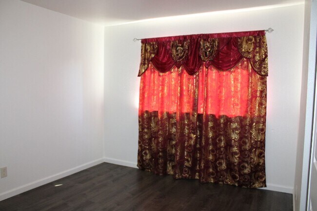 Foto del edificio - 3800 Waller Ave