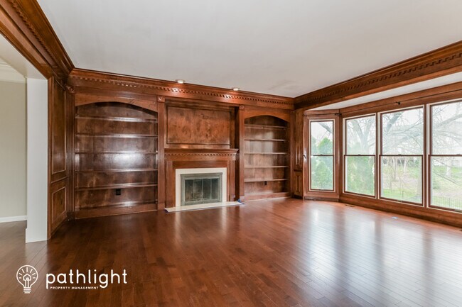 Foto del edificio - 2211 Oak Crest Manor Ln, Ballwin, MO, 63011