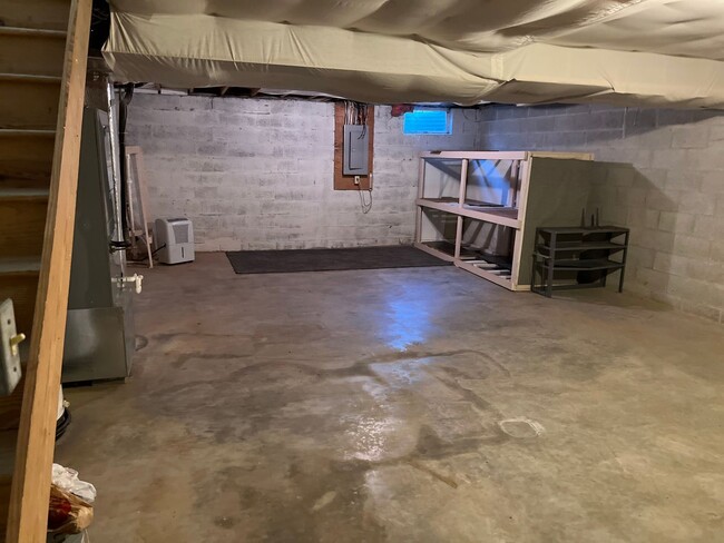 Building Photo - 3 br, 1.5 bath House - 131 FOXCHASE DRIVE
