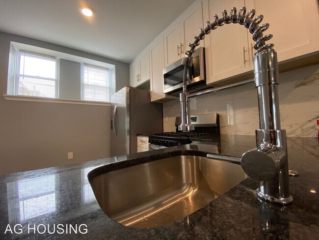Building Photo - 3 br, 1.5 bath House - 5606 Florence Ave
