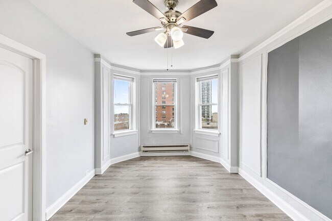Foto del edificio - 5860 N Kenmore Ave