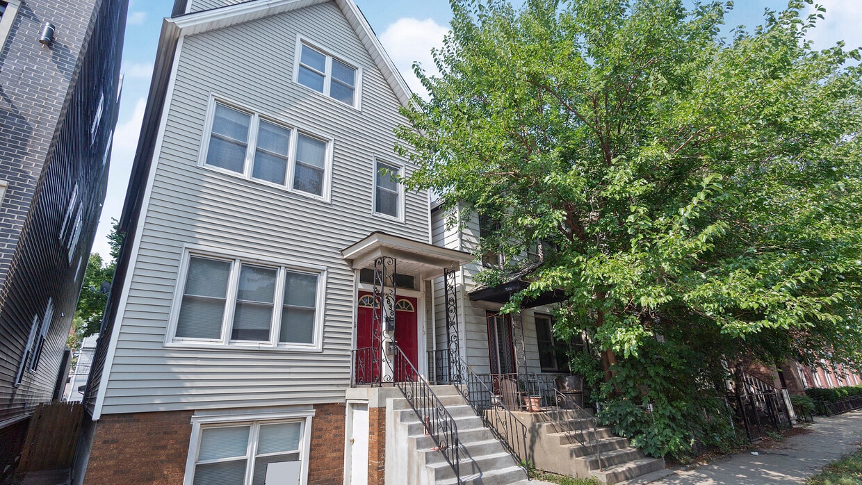 Primary Photo - 2636 N Ashland Ave