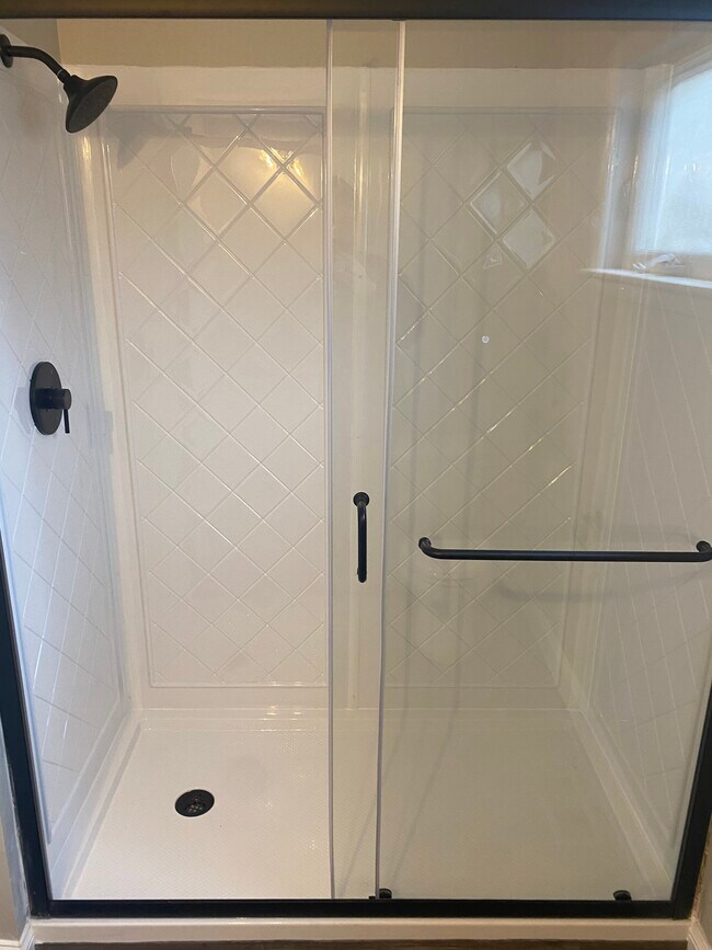 Baño principal - 1102 Oak Cir