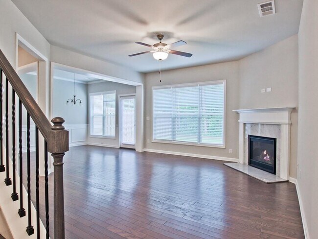Foto del edificio - 3166 Cross Creek Dr