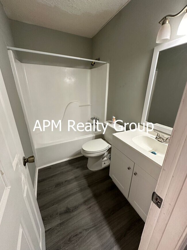 Foto del edificio - Rare 5 Bedroom Home