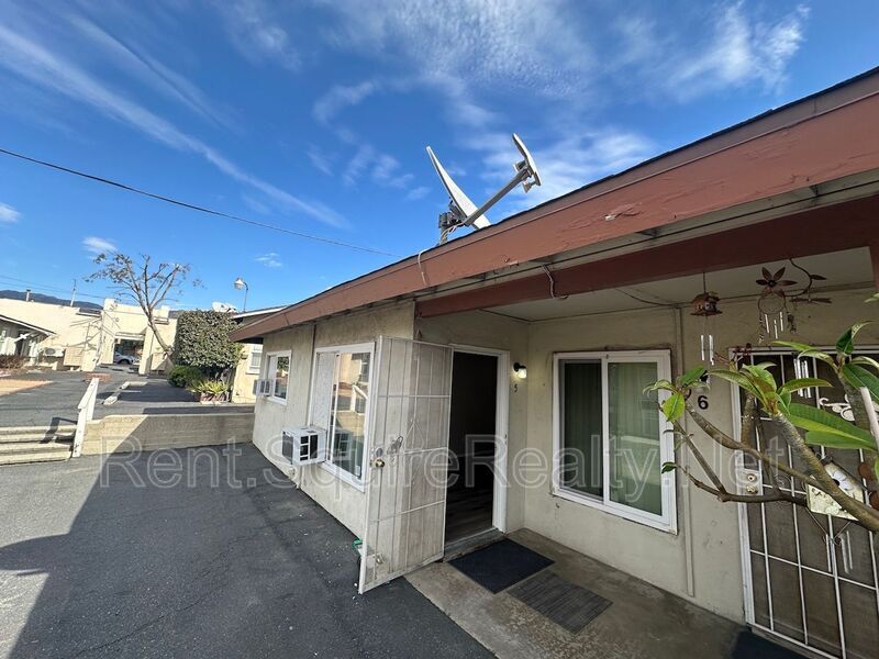 Primary Photo - 936 W Foothill Blvd