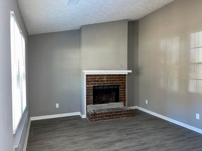 Foto del edificio - 378/380 Riverbrook Ct