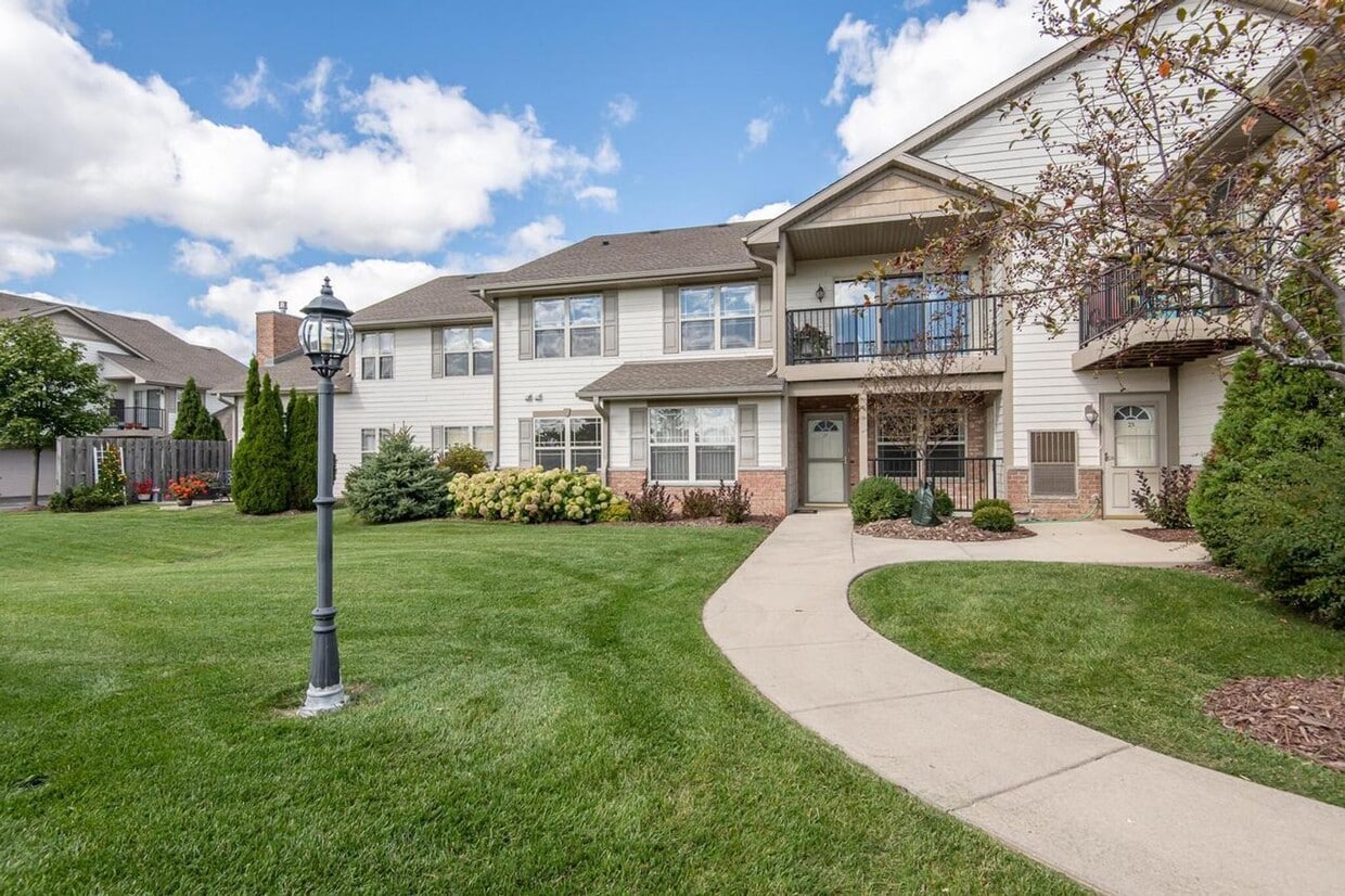 Primary Photo - Stunning 2 Bedroom, 2 Bathroom Condo in Co...
