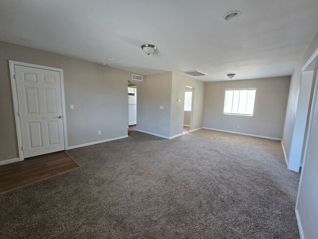 Building Photo - Single story 3 Bedroom house ready for mov...