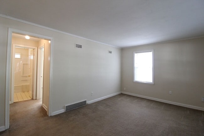 Building Photo - 1 Bedroom 1 Bath Duplex in Navy Hill Area ...