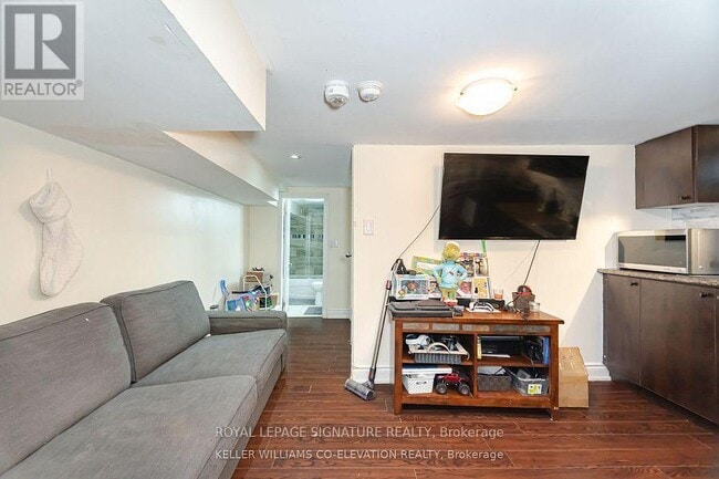 Building Photo - 310 Silverthorn Ave