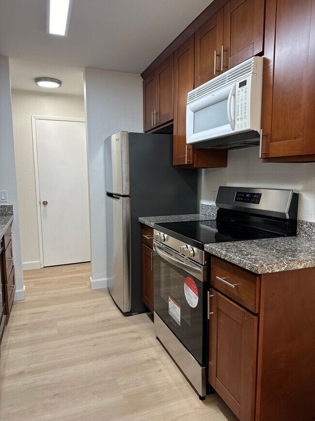 Foto del edificio - Claredon Hills Community Condo - Hayward 2...