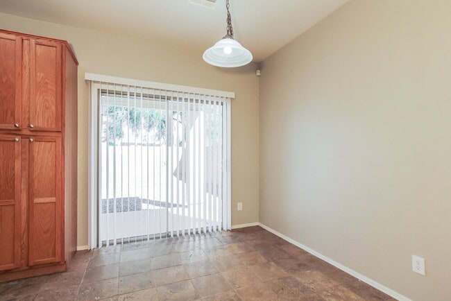 Foto del edificio - 15244 W Shaw Butte Dr