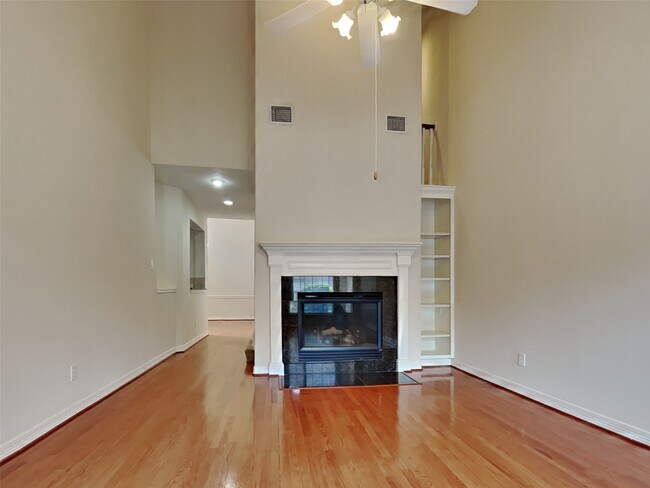 Foto del edificio - 1127 Enclave Square E