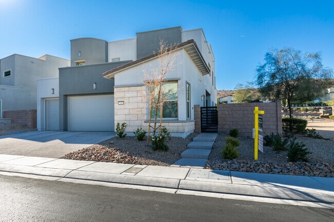 Foto del edificio - 5 Bedroom home located in Henderson