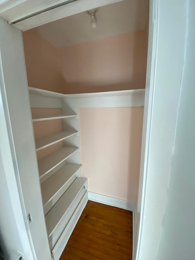 Kitchen pantry - 1507 Evergreen Rd