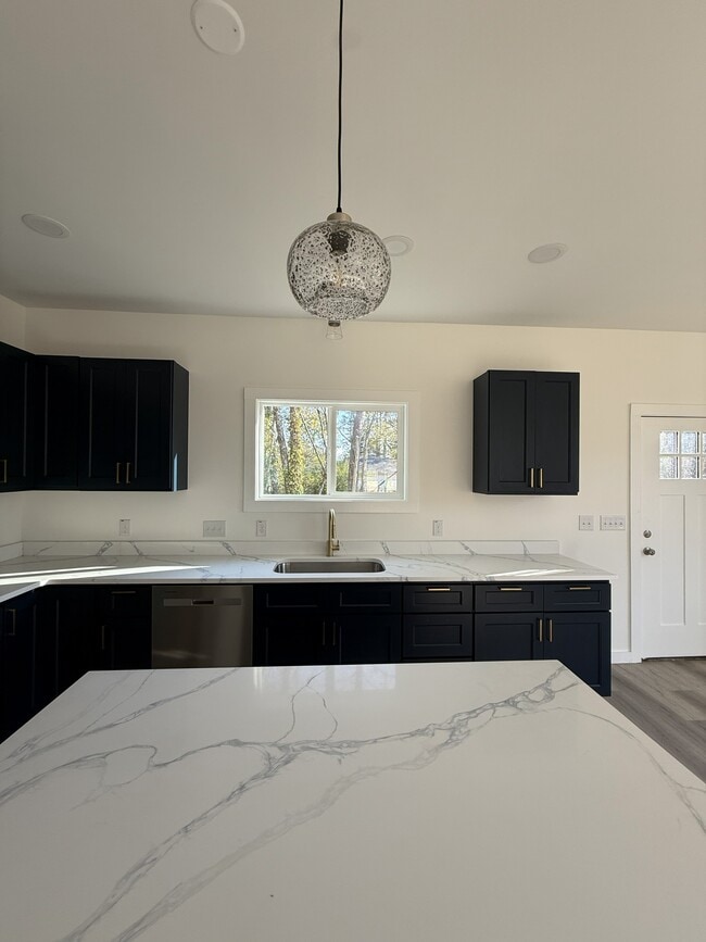 Building Photo - 631 Morreene Rd