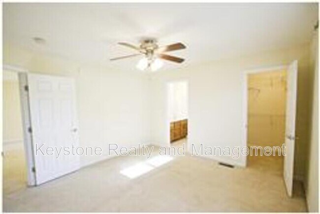 Building Photo - 727 Shetland Dr