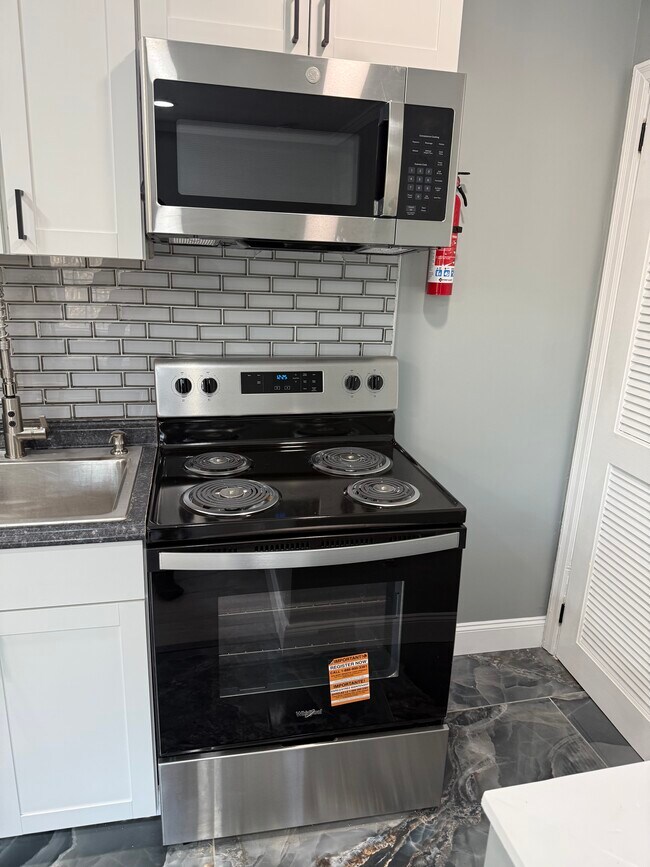 Foto del edificio - 661 Mount Lucas Rd